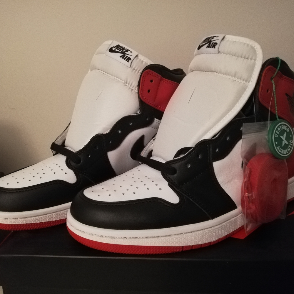 Jordan 1 black toe 2016